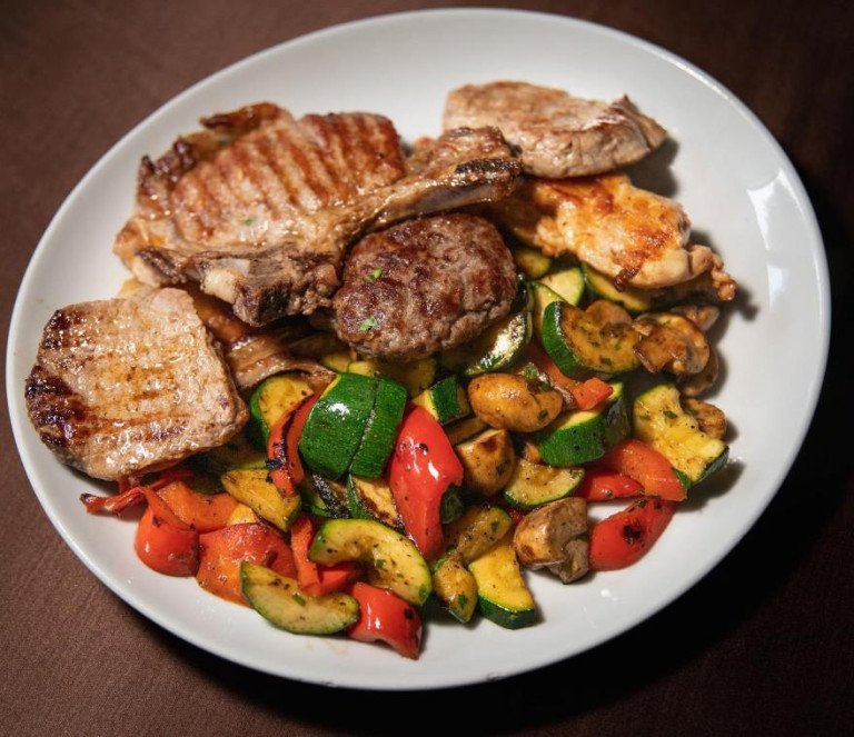 Perfectly grilled mixed meat with vegetables at Calypso Snack Bar