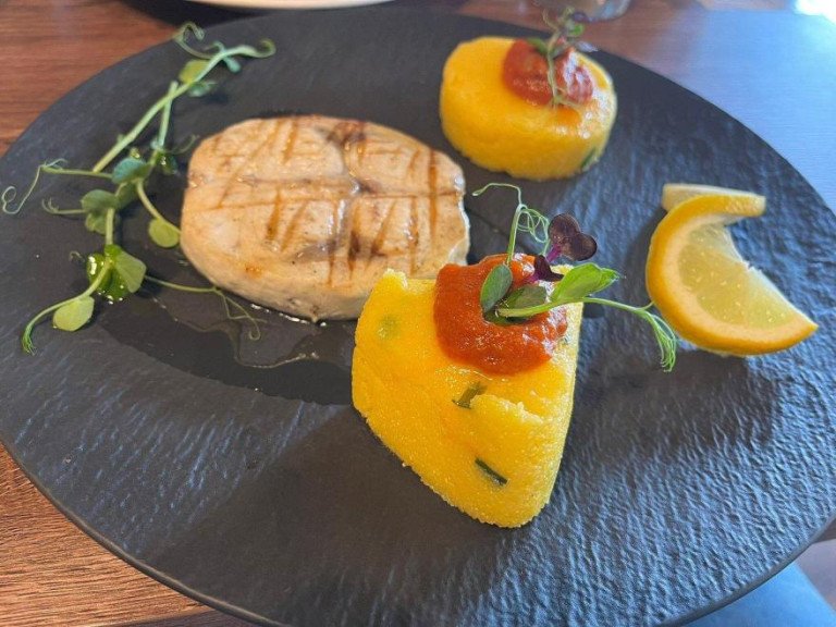 Tuna steak with polenta – Restaurant Oštarija Familia Rijeka